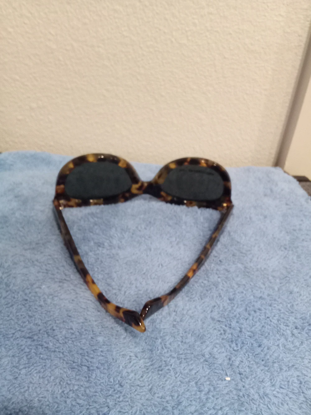 Burberry Tortoiseshell Oval Sunglasses - Brown & Black